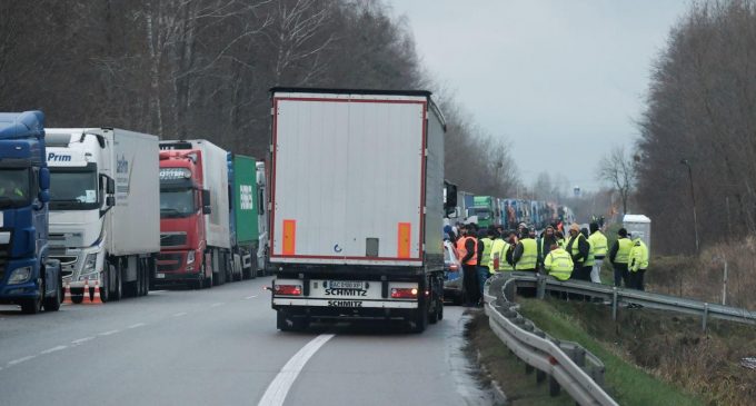 Польські фермери розпочали нові протести на кордоні з Україною