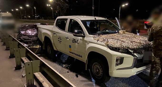 У Києві п’яний водій в’їхав у військовий пікап: є постраждалі