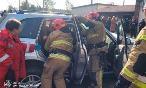 У Синельниковому внаслідок ДТП травмовано 3 особи та 1 людина загинула