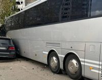 У Києві автобус протаранив кіоск: загинув чоловік