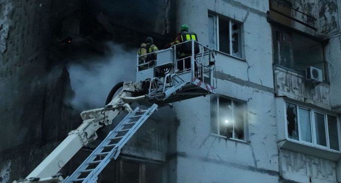 Атака “Шахедів” на Київ: з’явилося фото пожежі будинку й уточнені наслідки