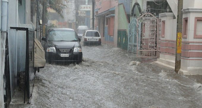 У Києві в одному з районів порив водопроводу, кілька будинків без води