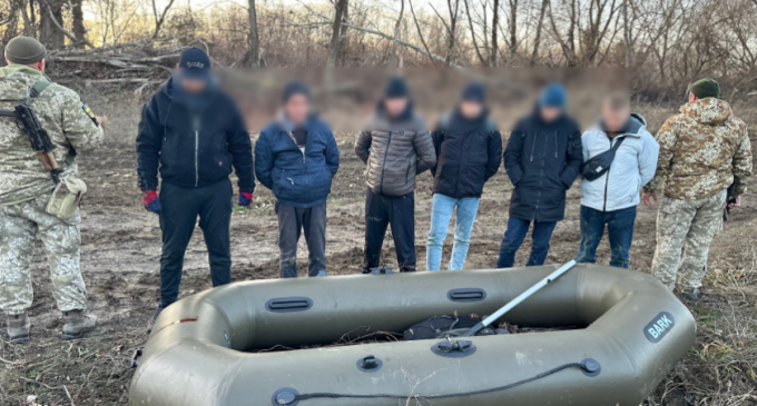 До Угорщини на гумовому човні: на кордоні затримали шістьох втікачів