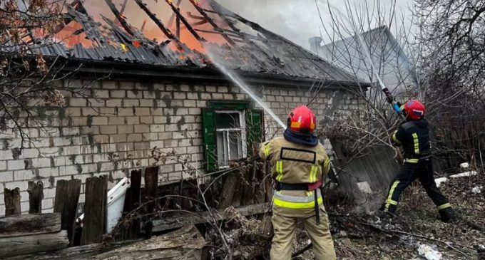 Зайнявся дах та перекриття: у м. Самар ліквідовано займання житлового будинку