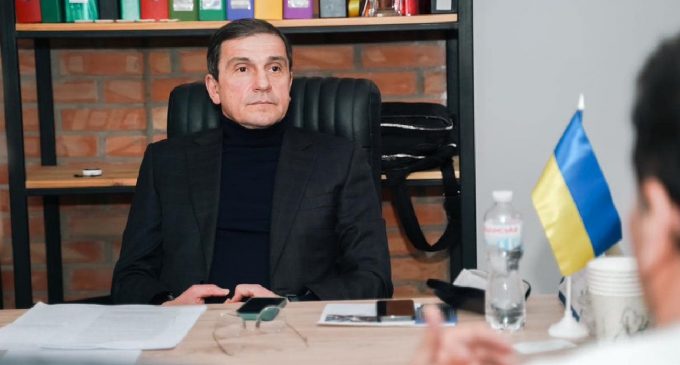Нардеп організував своїм знайомим незаконний виїзд за кордон і отримав підозру