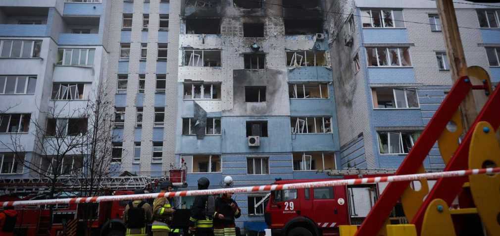 Пожежа в багатоповерхівці в Глевасі, вирва під Львовом: все про наслідки нальоту “Шахедів”