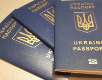 Паспорти українцям за кордоном видадуть скрізь, де вони “застрягли” – Верещук