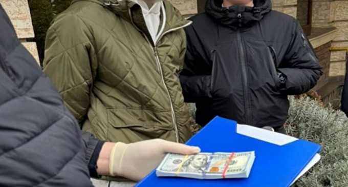 На Закарпатті прикордонник “допомагав” ухилянтам виїхати з України