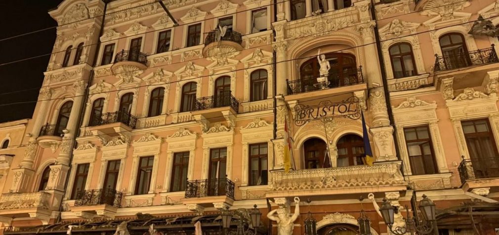 Як виглядає готель “Брістоль” в Одесі після обстрілу: з’явилися фото