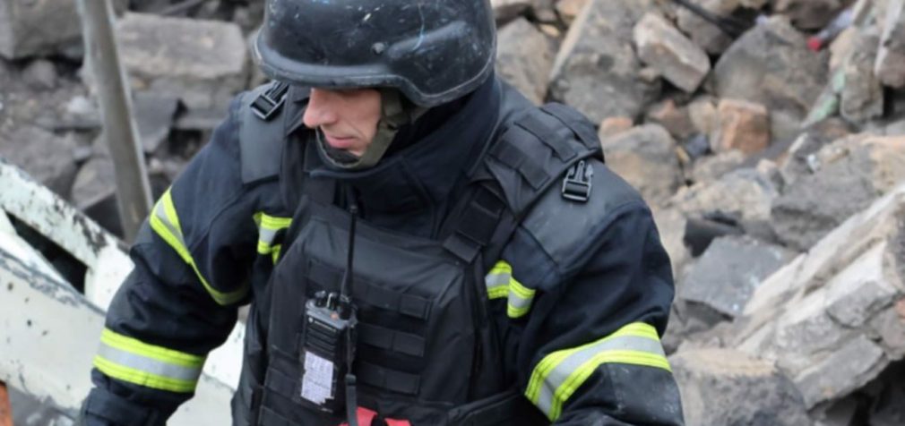 Пошуки тривали 9 днів. Під завалами у Запоріжжі знайшли тіло людини (фото)
