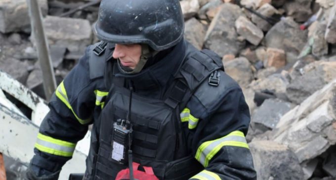 Пошуки тривали 9 днів. Під завалами у Запоріжжі знайшли тіло людини (фото)
