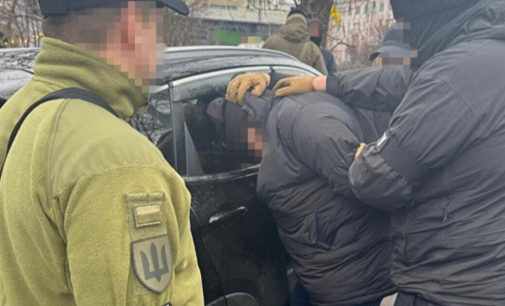 СБУ затримала податківця, який “обкладав даниною” підприємців