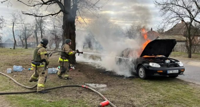 У Нікополі ліквідовано загорівся легковик Daewoo Leganza