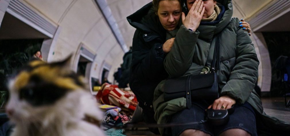 У Києві та більшості областей України оголосили повітряну тривогу: чути вибухи