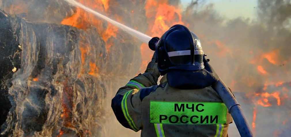 У російському Нижньокамську горить НПЗ: співробітників заводу евакуюють