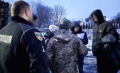 Незаконний перетин кордону чоловіками: правоохоронці проводять понад 200 обшуків