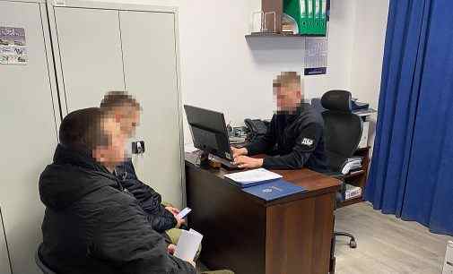 Командир частини нараховував “бойові” підлеглій, яка сиділа вдома – ДБР