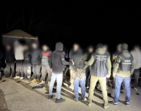 Прикордонники виявили 13 втікачів, які ховались на дні «КАМАЗа», завантаженого піском: серед ухилянтів жителі Дніпропетровщини та Запоріжжя