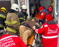 Запорізькі надзвичайники врятували жінку, яка впала у підвал