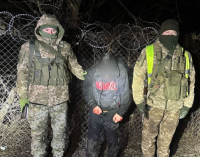 Ледь не втопився, замерз та заплутався у єгозі: біля Тиси прикордонники виявили чергового втікача