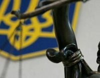Вбивство на фунікулері у Києві: мати підозрюваного напала на журналіста у суді