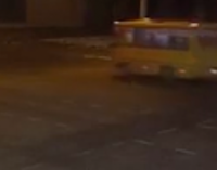 На Калиновій у Дніпрі Skoda виїхала на зустрічну смугу та зіштовхнулась з міським автобусом