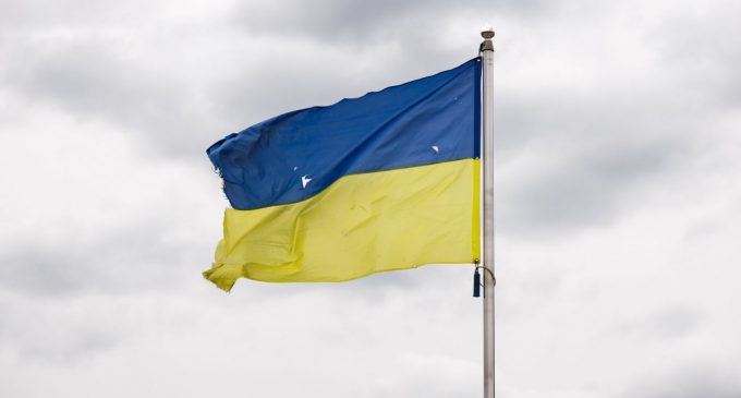 Bloomberg оприлюднило три сценарії для України після розмови Трампа з Путіним