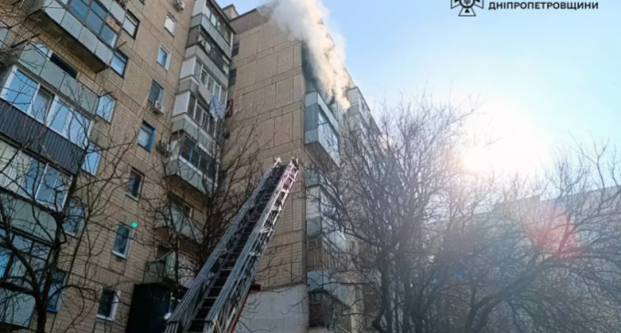 На пожежі у Кривому Розі надзвичайники врятували трьох людей