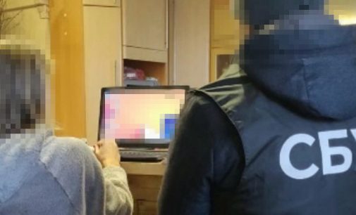 У Києві затримали викладачку, яка допомагала росіянам депортувати українських дітей