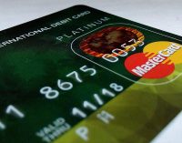 “ПриватБанк” почне стягувати комісію за доставку карток