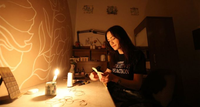В Україні почали вводити екстрені відключення світла: яких областей стосується