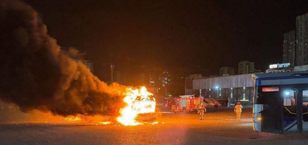 В Ізраїлі сталася серія вибухів автобусів, влада говорить про нові теракти