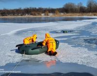 У Кривому Розі надзвичайники витягли з водойми тіло потопельника