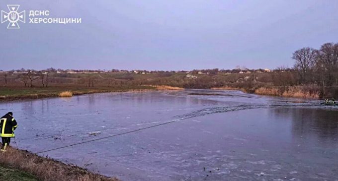 На Херсонщині п’ятеро дітей провалилися під кригу: двох вдалося врятувати