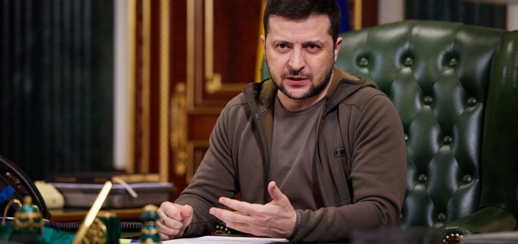 Висока зарплата, освіта і не тільки. Зеленський розкрив деталі спецконтракту для 18-річних