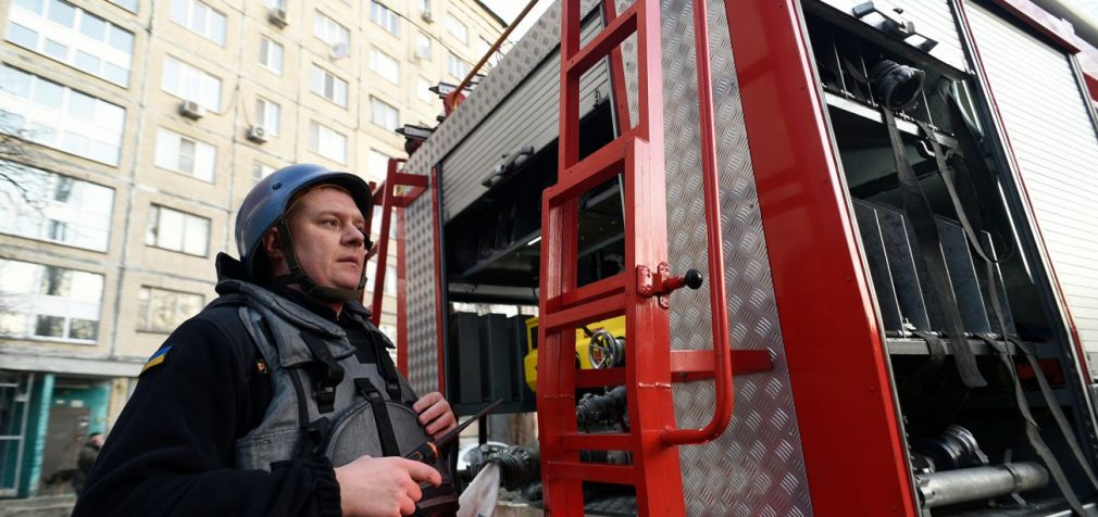 Атака дронів на Київ: уламки впали в одному з районів, є пошкодження
