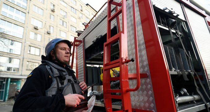 Атака дронів на Київ: уламки впали в одному з районів, є пошкодження