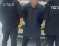 У Кам’янському поліцейські затримали 26-річного чоловіка за пограбування літньої жінки
