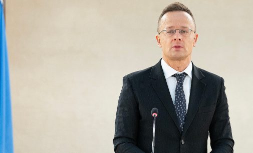Угорщина вимагає зняти санкції ЄС з трьох російських олігархів