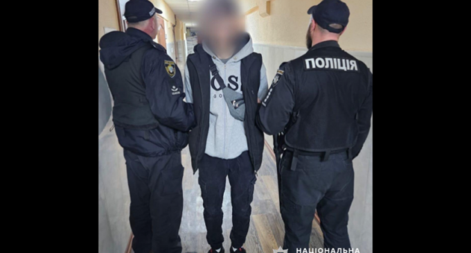 Вдарив перехожого ножем у живі: поліцейські Кам’янського затримали 36-річного чоловіка