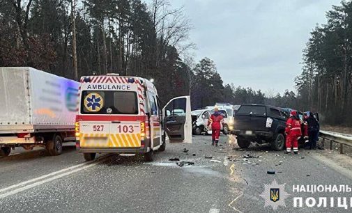Під Києвом сталася масштабна ДТП: є постраждалі