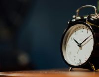 Скасування переведення годинників на літній час: чи підписав Зеленський закон