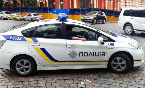 До будівлі ТЦК у Києві приїхала поліція, щоб перевірити підозріле авто