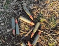 У Покровському районі Кривого Рогу чоловік знайшов набої на футбольному полі