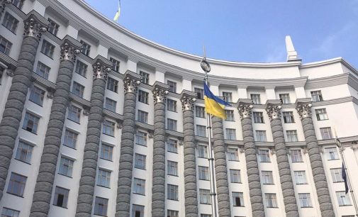 Кабмін затвердив надбавку до зарплати за знання англійської: хто отримає