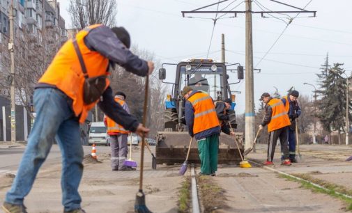 У Камʼянському перевірили хід виконання прибирання міста після осінньо-зимового періоду