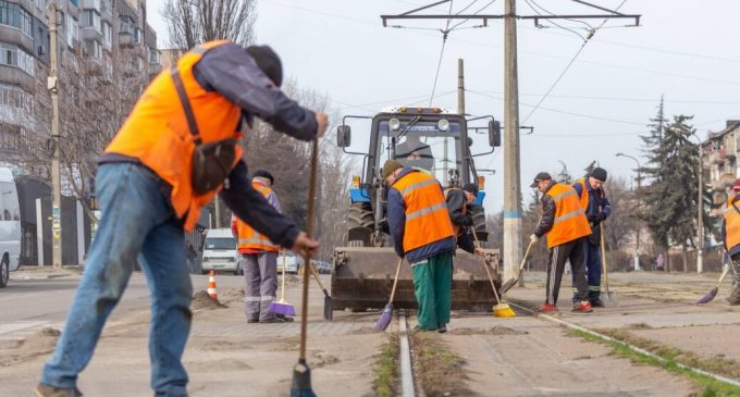 У Камʼянському перевірили хід виконання прибирання міста після осінньо-зимового періоду