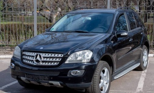 Камʼянське передало автівку нашим захисникам на передовій