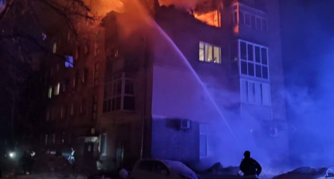 В Чернігові “Шахед” влучив в пʼятиповерхівку