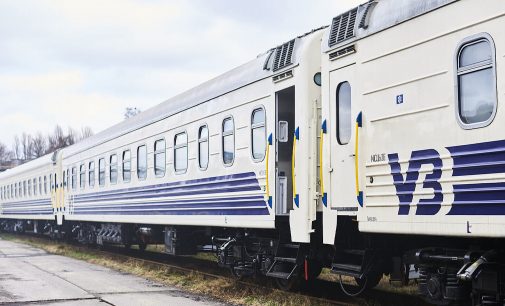 “Укрзалізниця” дає додаткові вагони на популярні маршрути: деталі